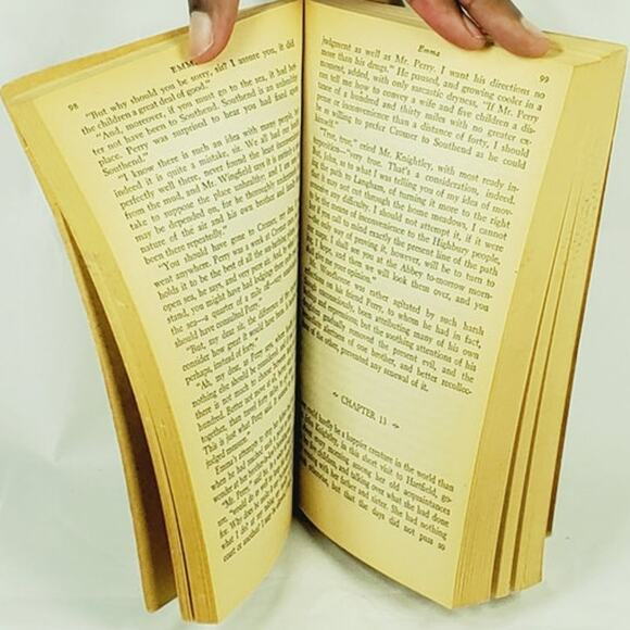 Emma by Jane Austen Vintage Bantam Classic Paperback 1983 ISBN 055321019X - Picture 4 of 4